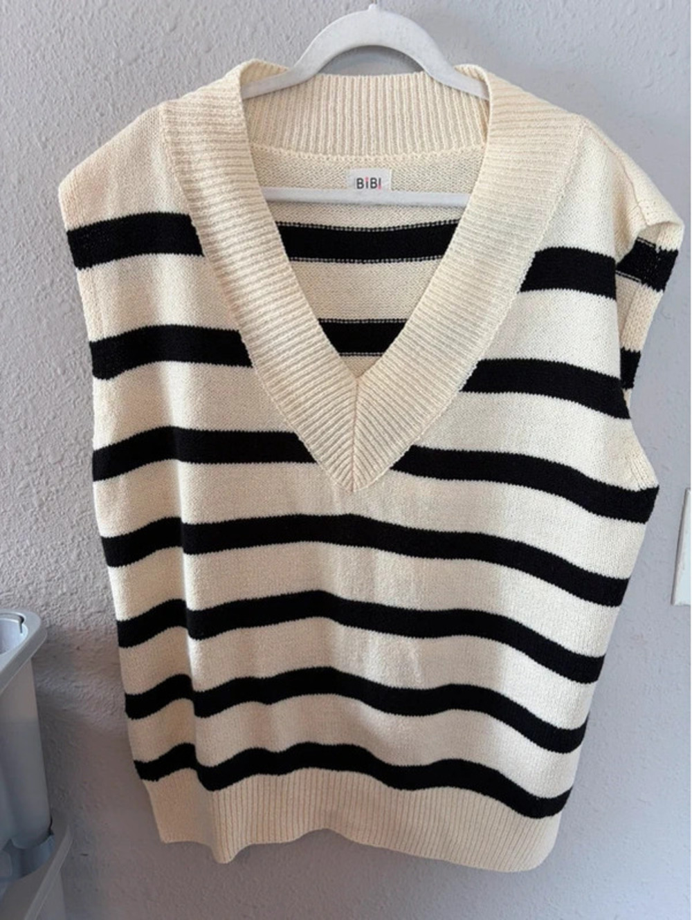 Bibi black/cream striped sweater vest XL. Longer length